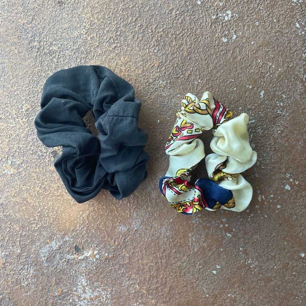 Scrunchie set 🖤 - Picture 4 of 4